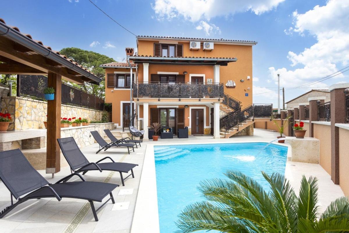 Villa Vita In Porec - Haus Fuer 6-8 Personen Kaštelir Exterior foto