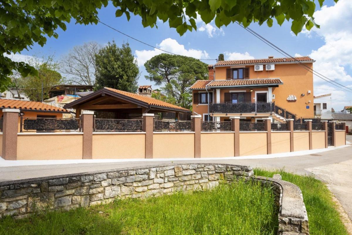 Villa Vita In Porec - Haus Fuer 6-8 Personen Kaštelir Exterior foto