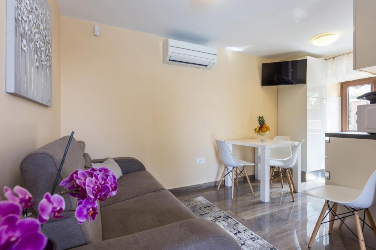 Villa Vita In Porec - Haus Fuer 6-8 Personen Kaštelir Exterior foto