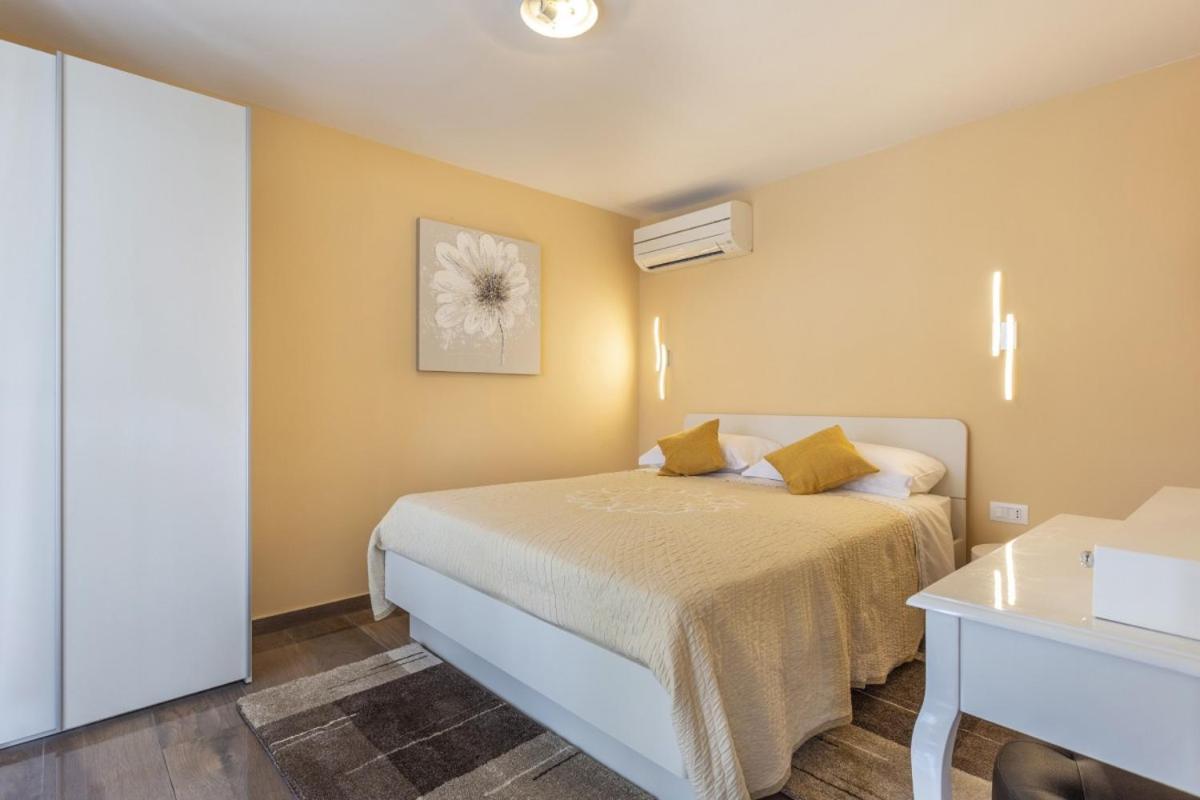 Villa Vita In Porec - Haus Fuer 6-8 Personen Kaštelir Exterior foto